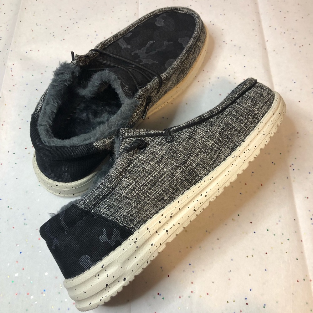 Generic Slip On Shoes Camo Black Gray Faux Fur
Lightweight
New Without Tags - Picture 4 of 6